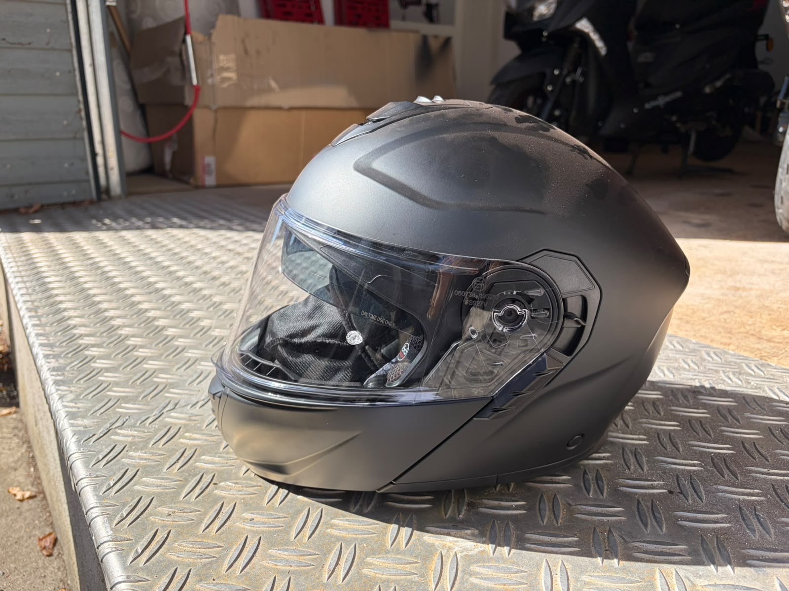 Klapphelm schwarz matt