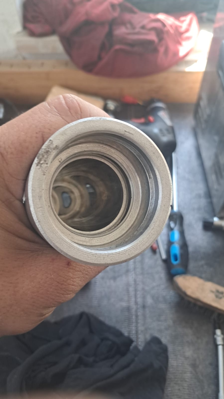 Bauteil während einer Reparatur bei Alessios Rollerservice